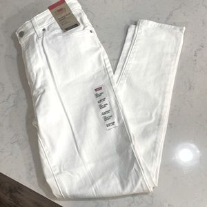 New with tags white Levi’s 721